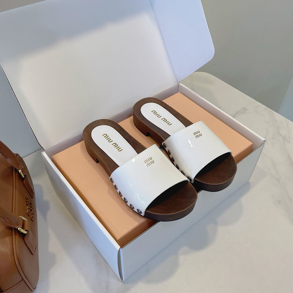M1um1u Patent leather clogs