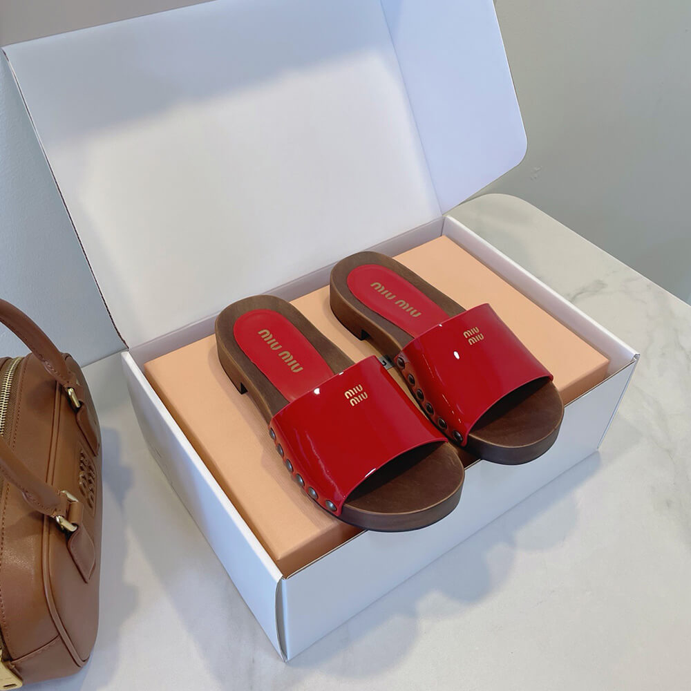 M1um1u Patent leather clogs