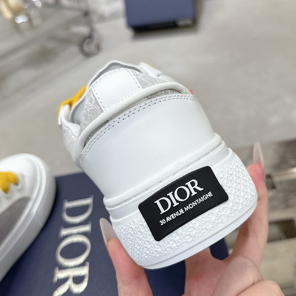 D10r B33 KAWS SNEAKERS