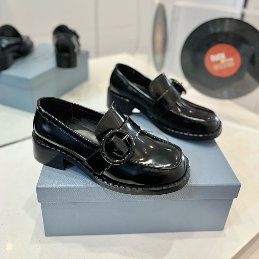 Pra*a loafers