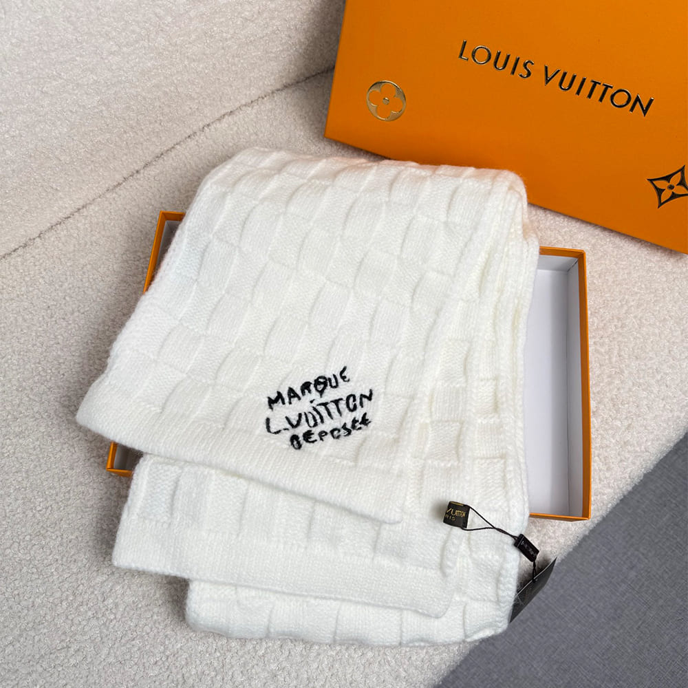 LV Damier Snug Scarf