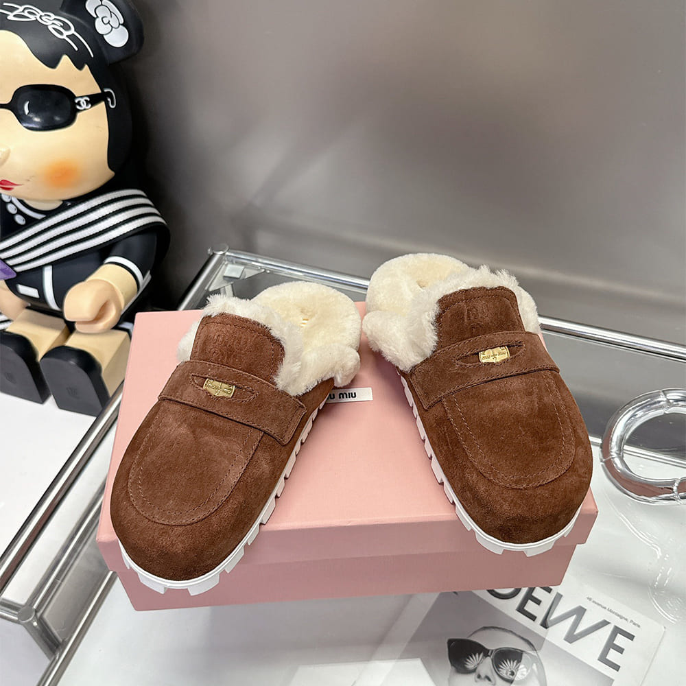 M1um1u Suede mules