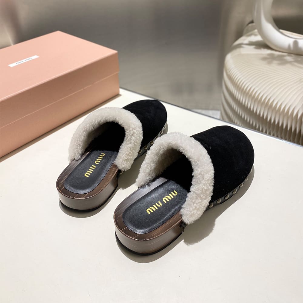 M1um1u Suede clogs