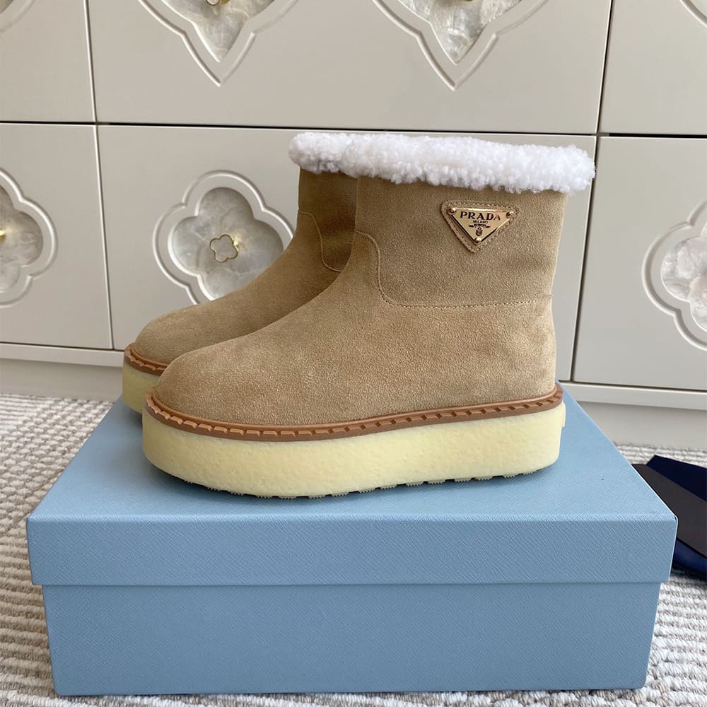 Pra*a Suede booties