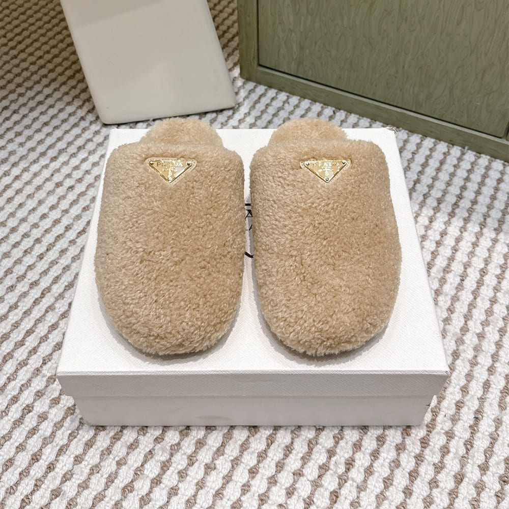 Pra*a Slippers