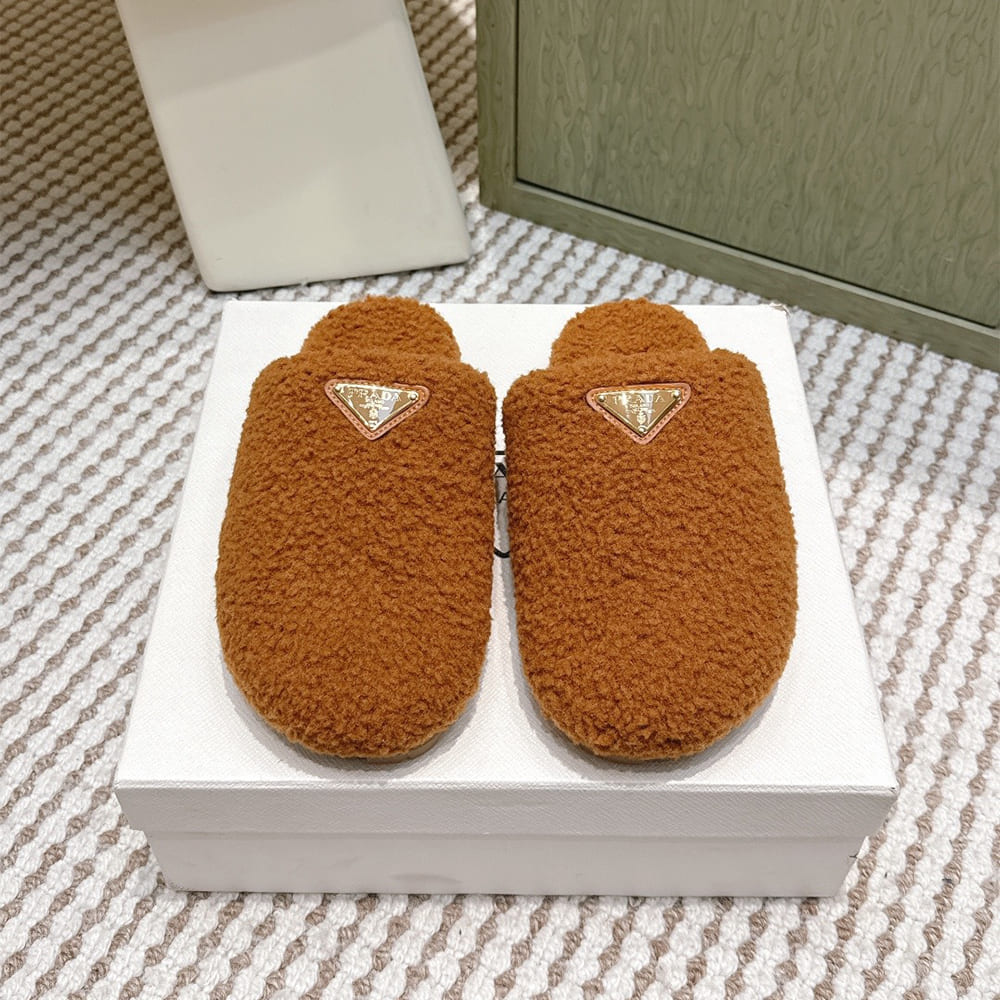 Pra*a Slippers