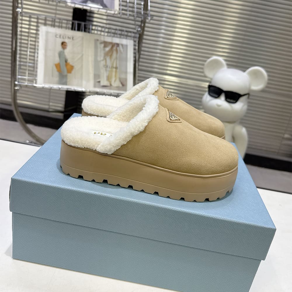 Pra*a Slippers