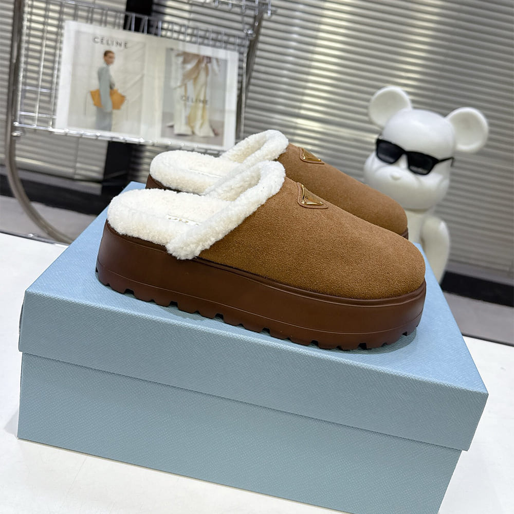 Pra*a Slippers