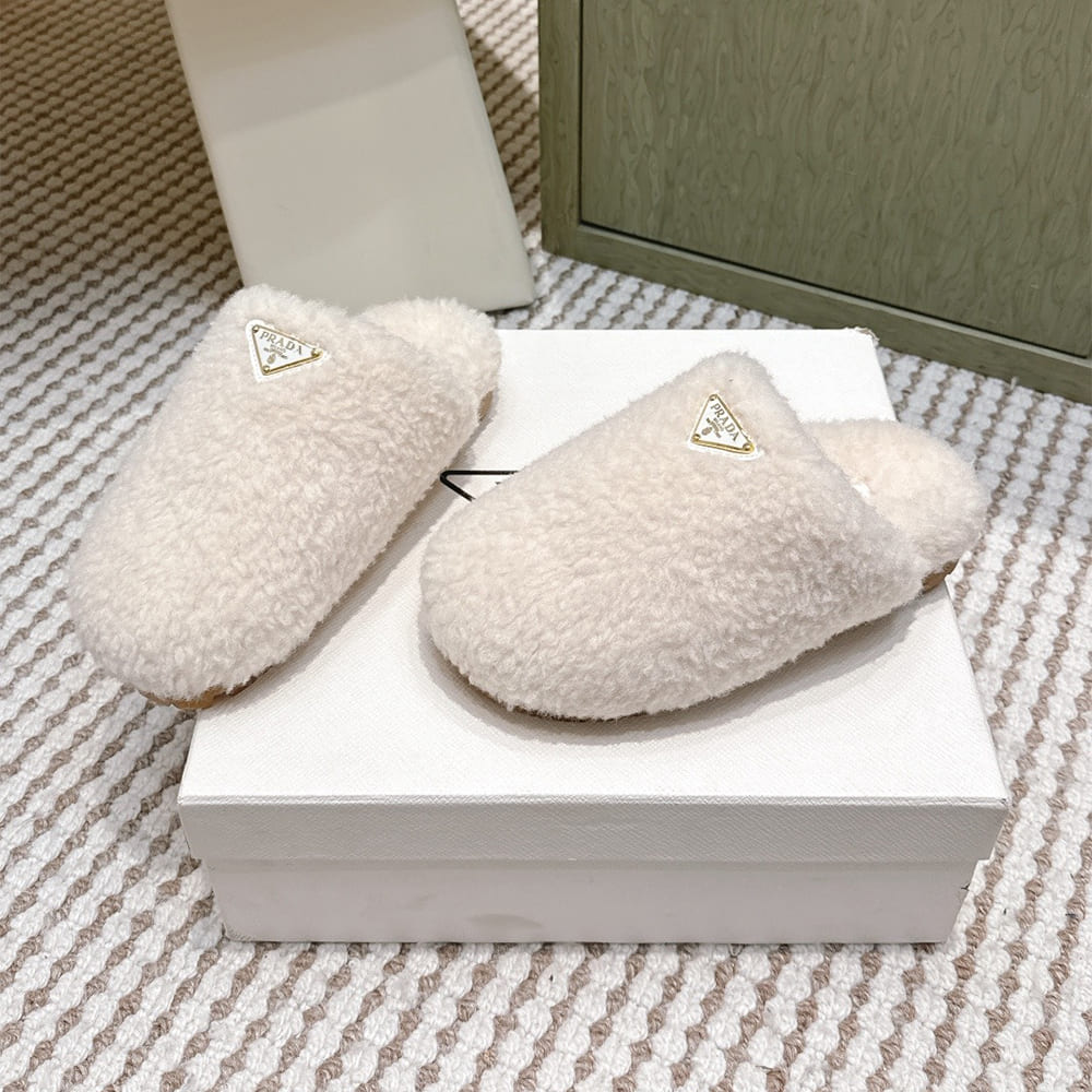 Pra*a Slippers