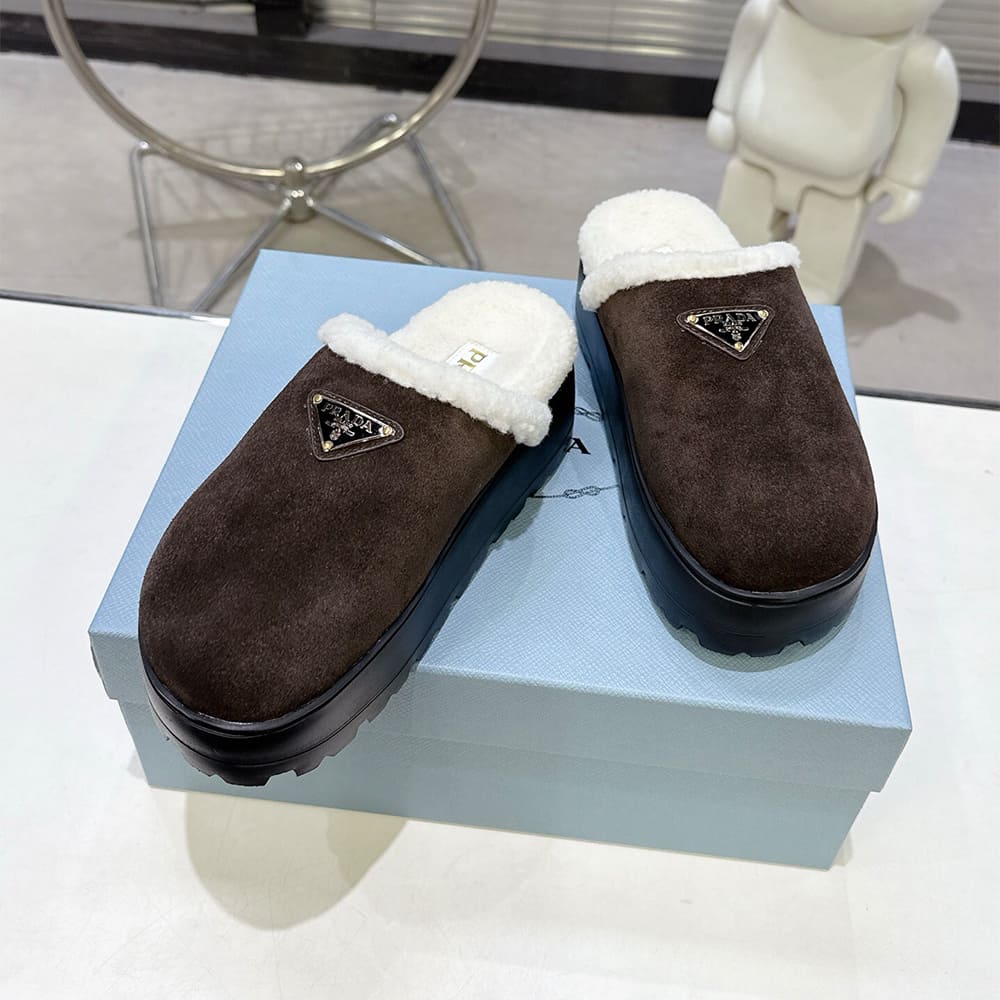 Pra*a Slippers
