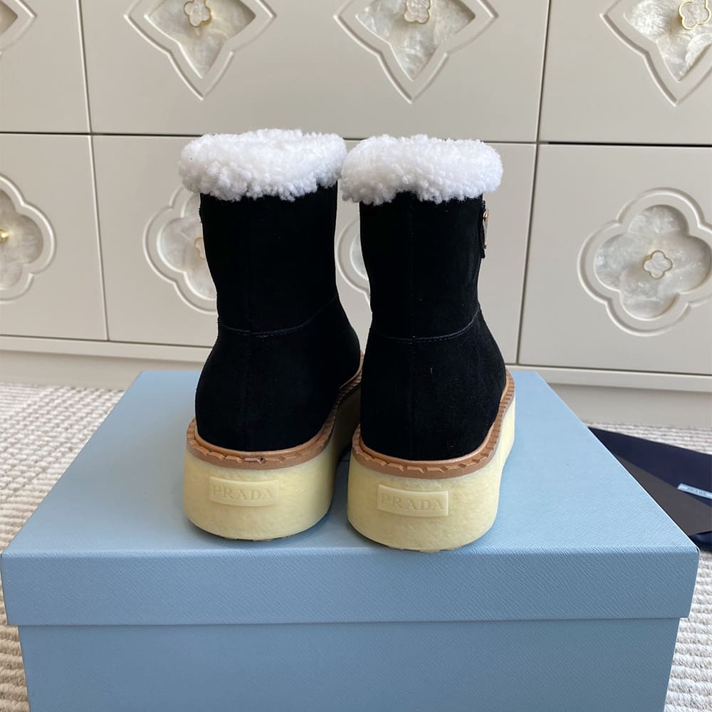 Pra*a Suede booties