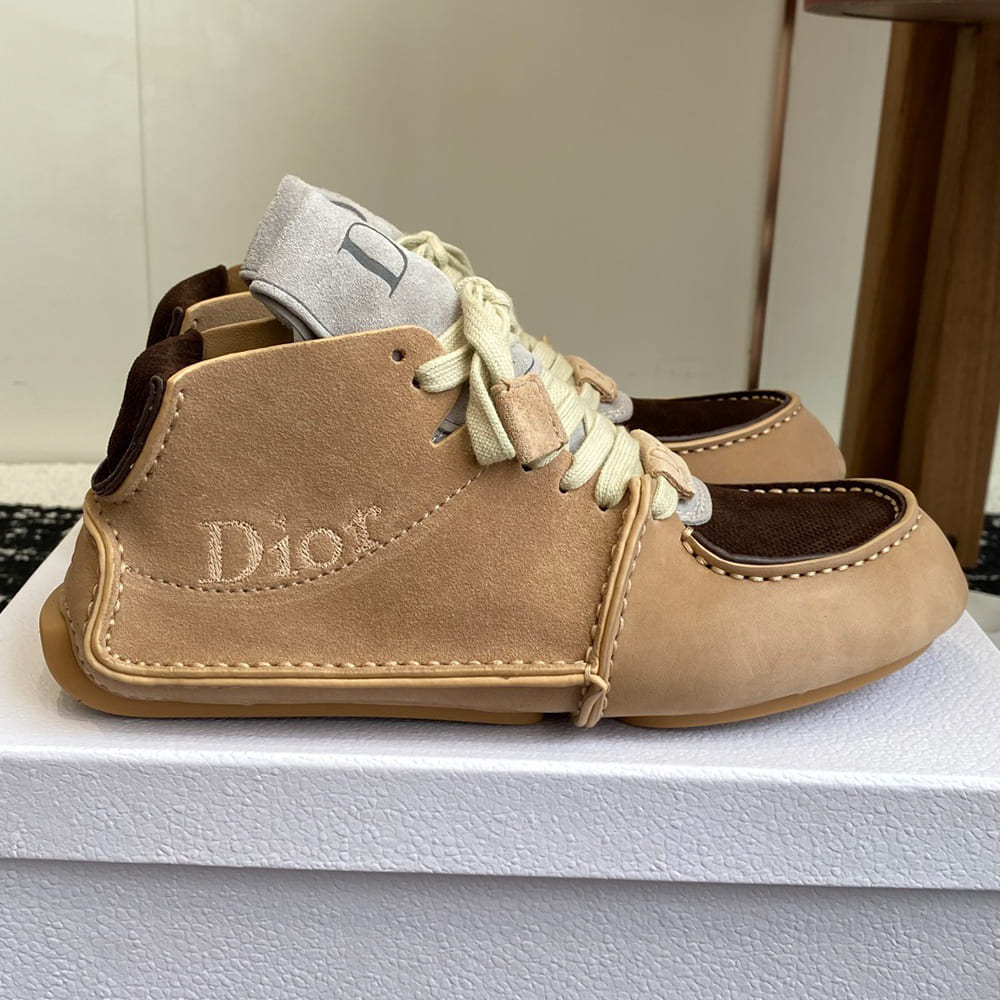 D10r Roadie Lace-Up Boot