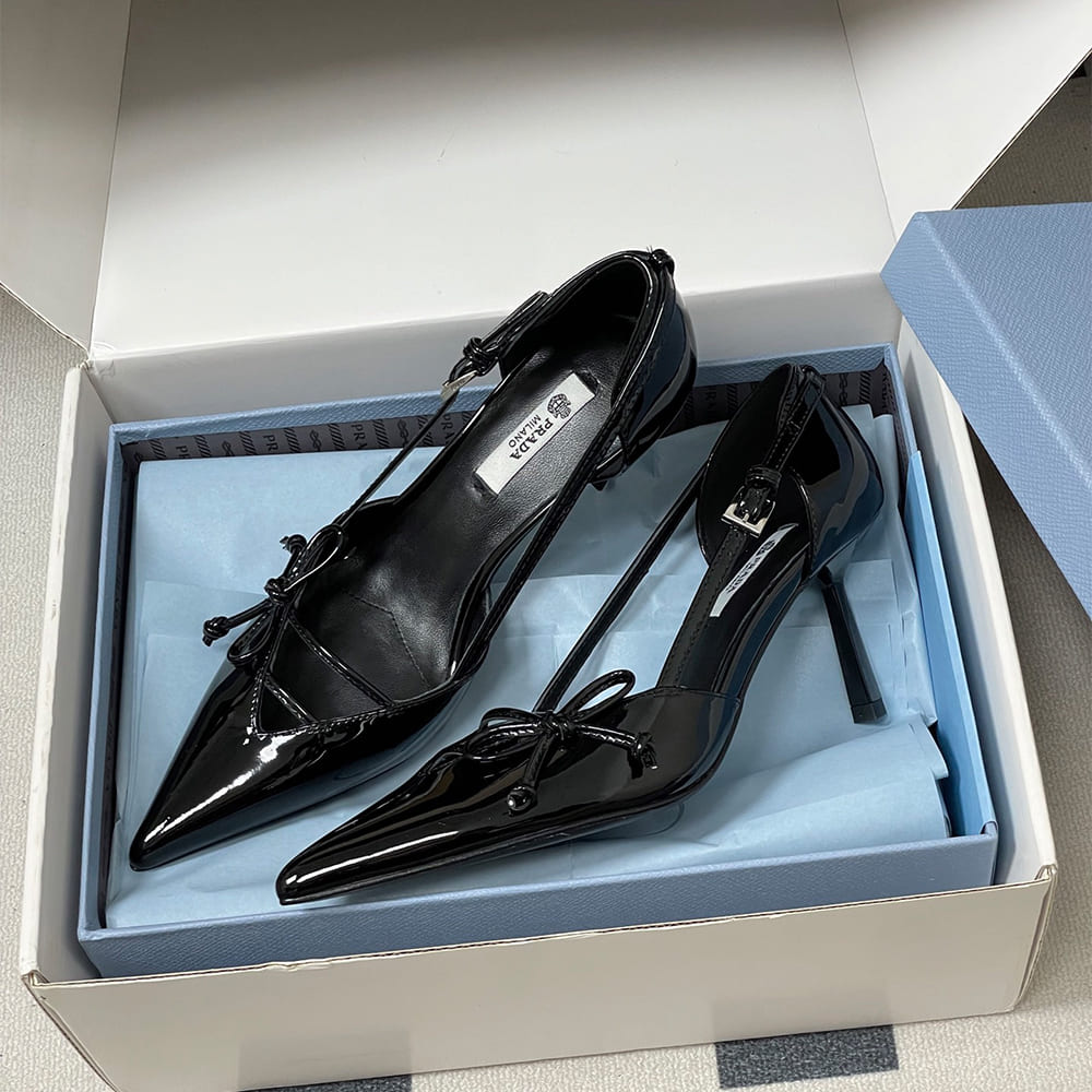 Pra*a Open-side leather pumps