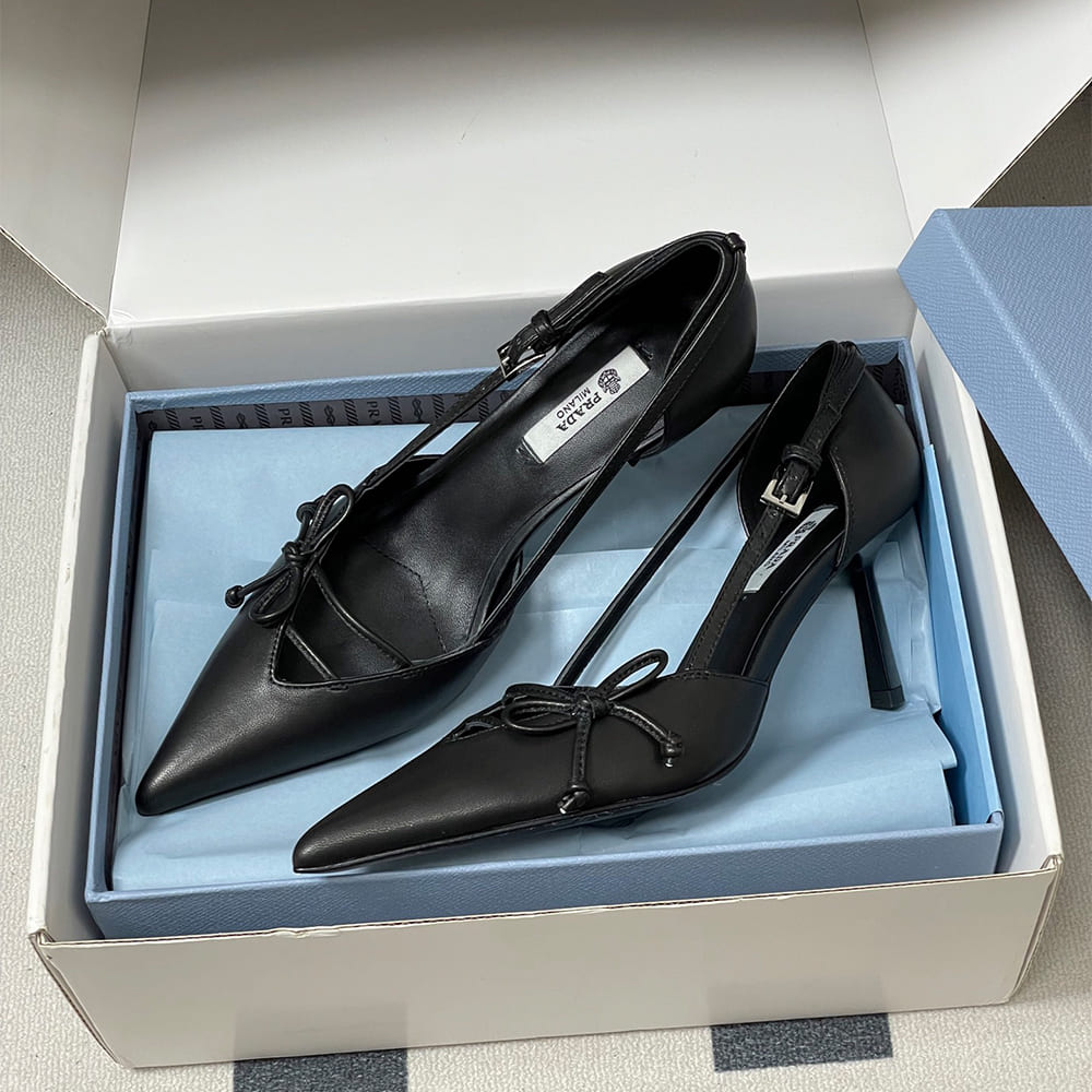 Pra*a Open-side leather pumps