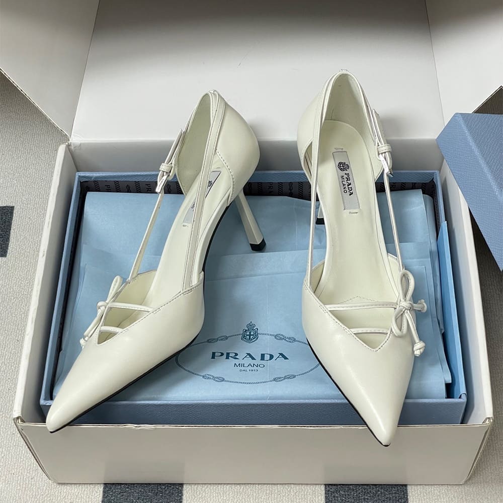Pra*a Open-side leather pumps