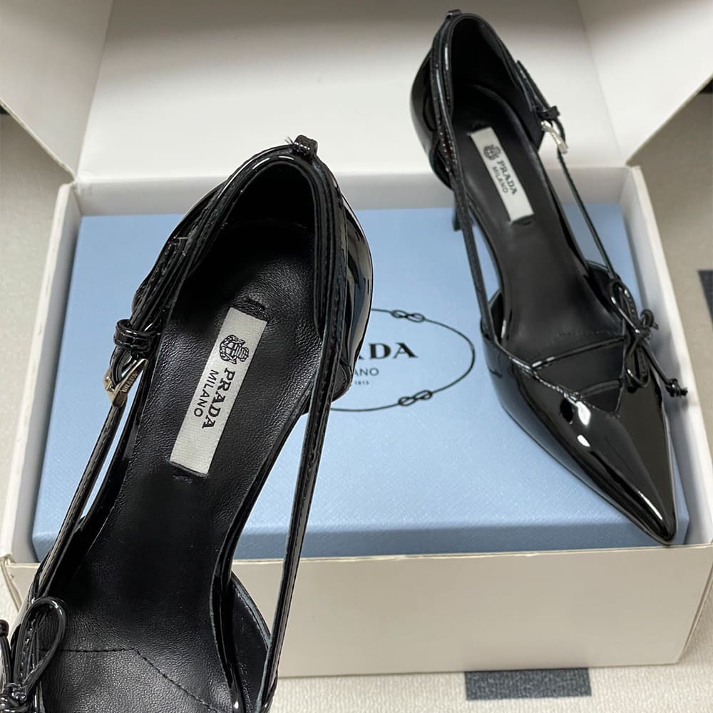 Pra*a Open-side leather pumps