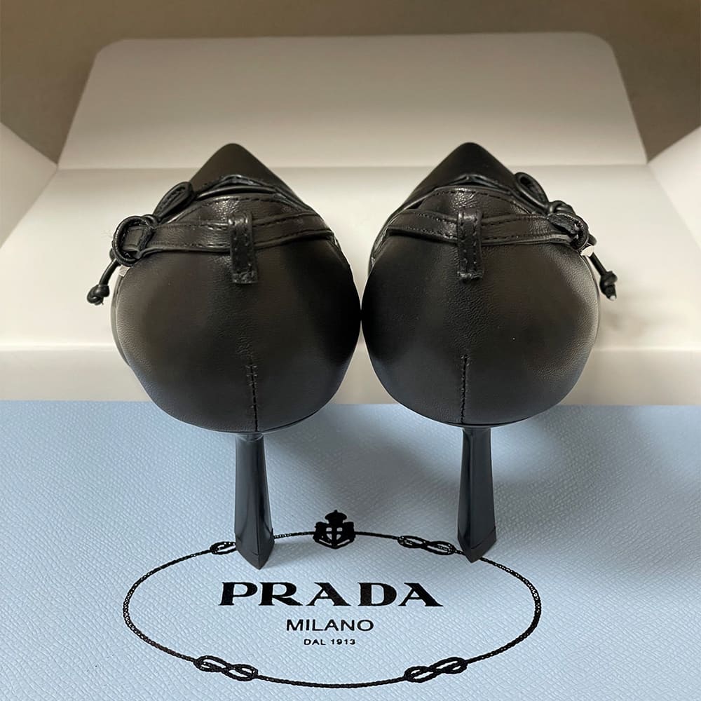 Pra*a Open-side leather pumps