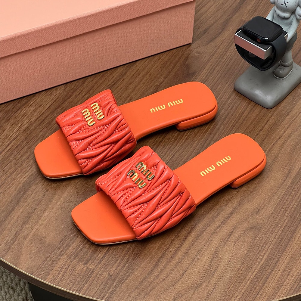 M1um1u Matelasse nappa leather slides (EU SIZE 35-42)