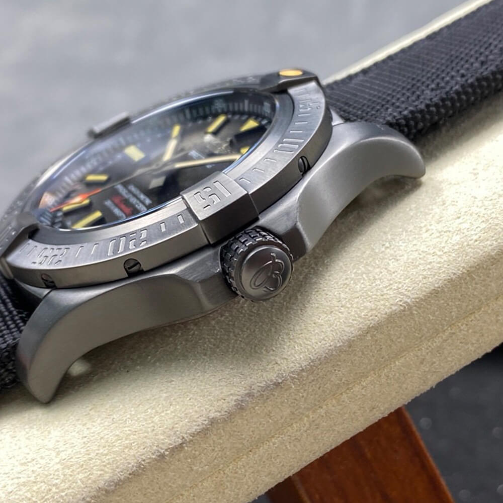 Breitling Avenger Blackbird 44
