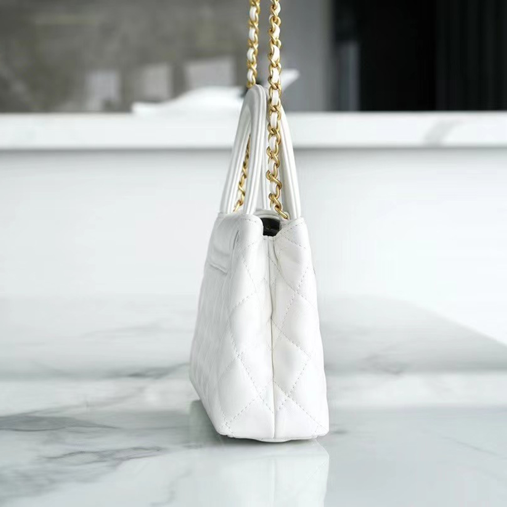 Ch**el Kelly Clutch with Chain