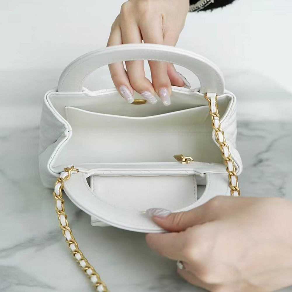 Ch**el Kelly Clutch with Chain