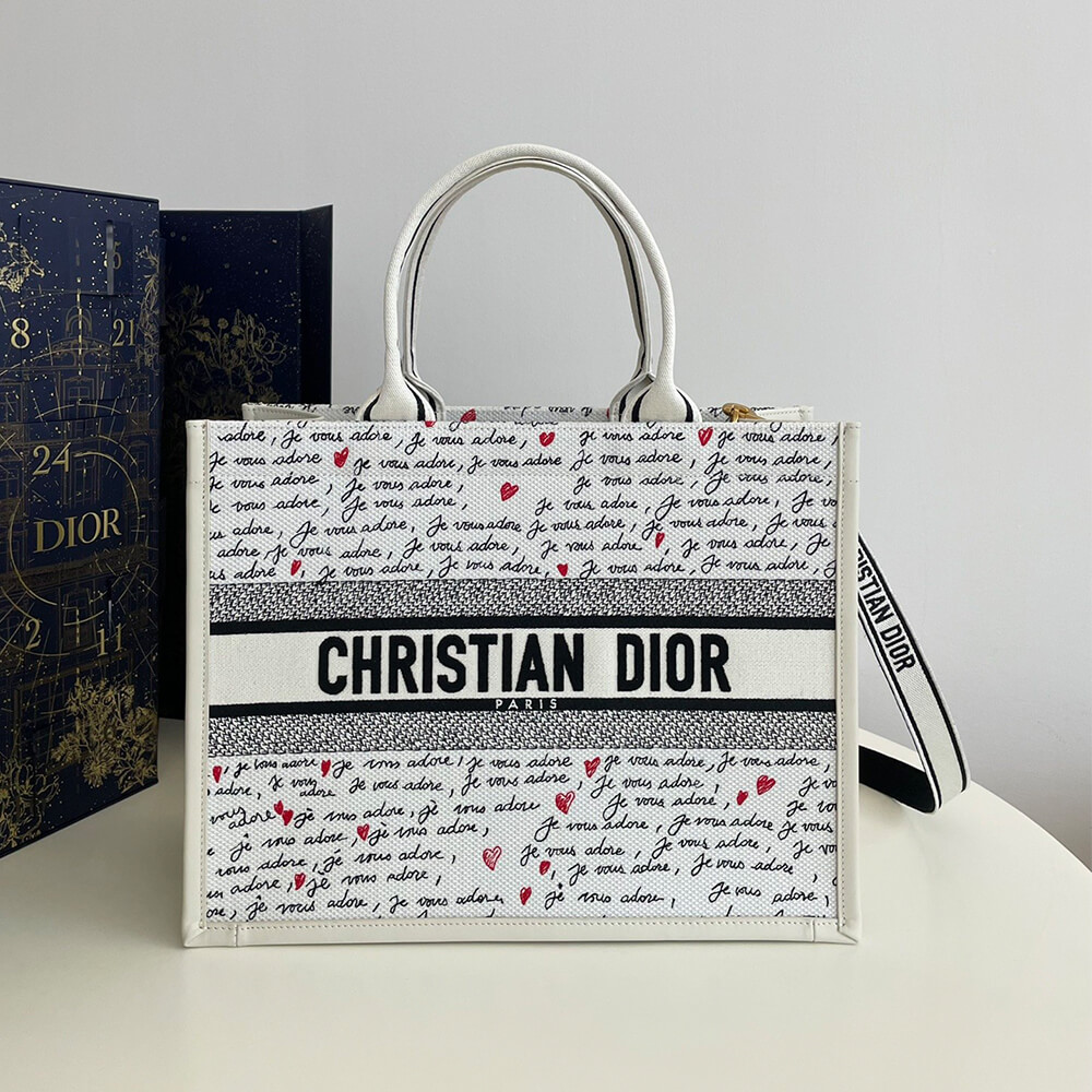 D10ramour Medium D10r Book Tote
