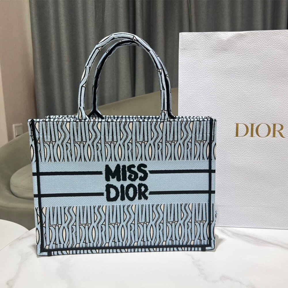 Medium D10r Book Tote