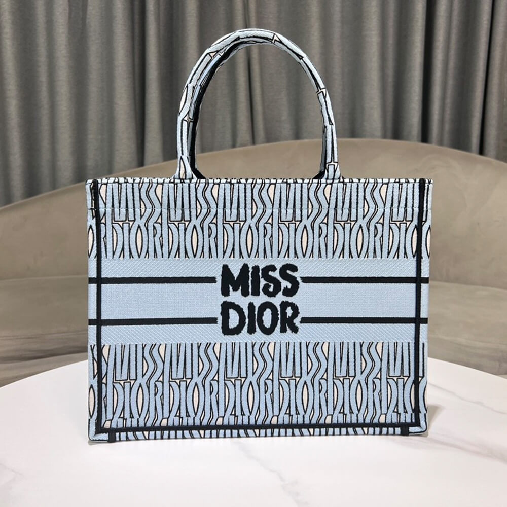 Medium D10r Book Tote