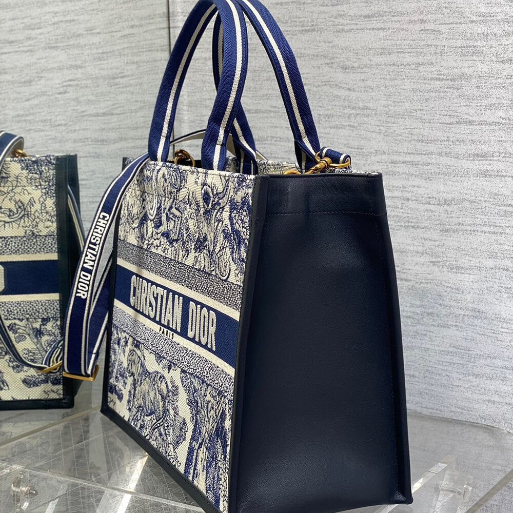 Medium D10r Book Tote
