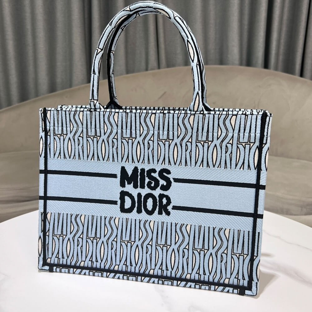 Medium D10r Book Tote