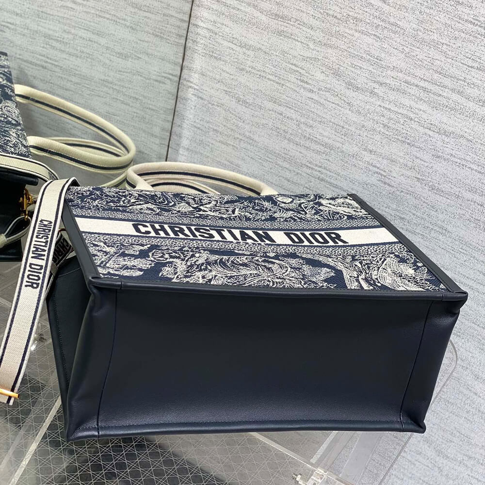 Medium D10r Book Tote