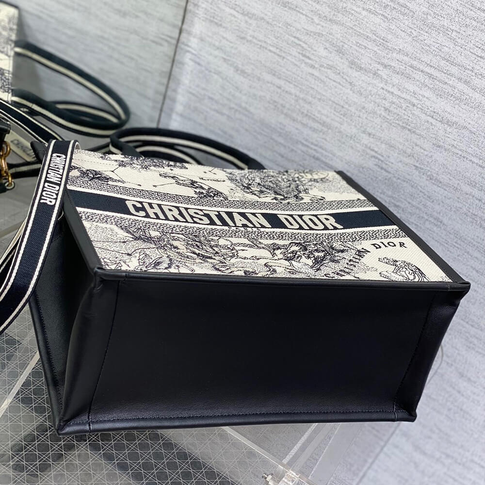 Medium D10r Book Tote