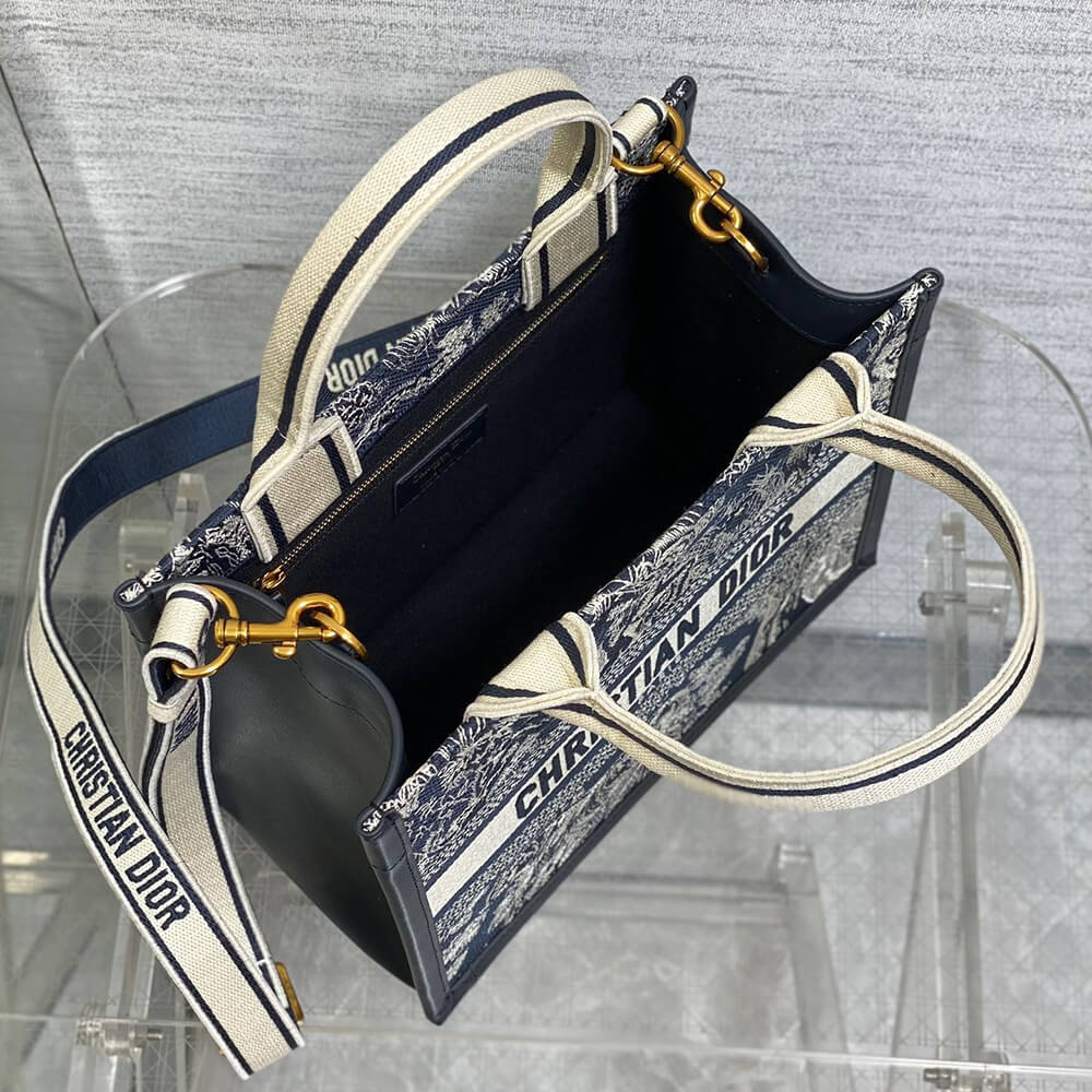 Small D10r Book Tote