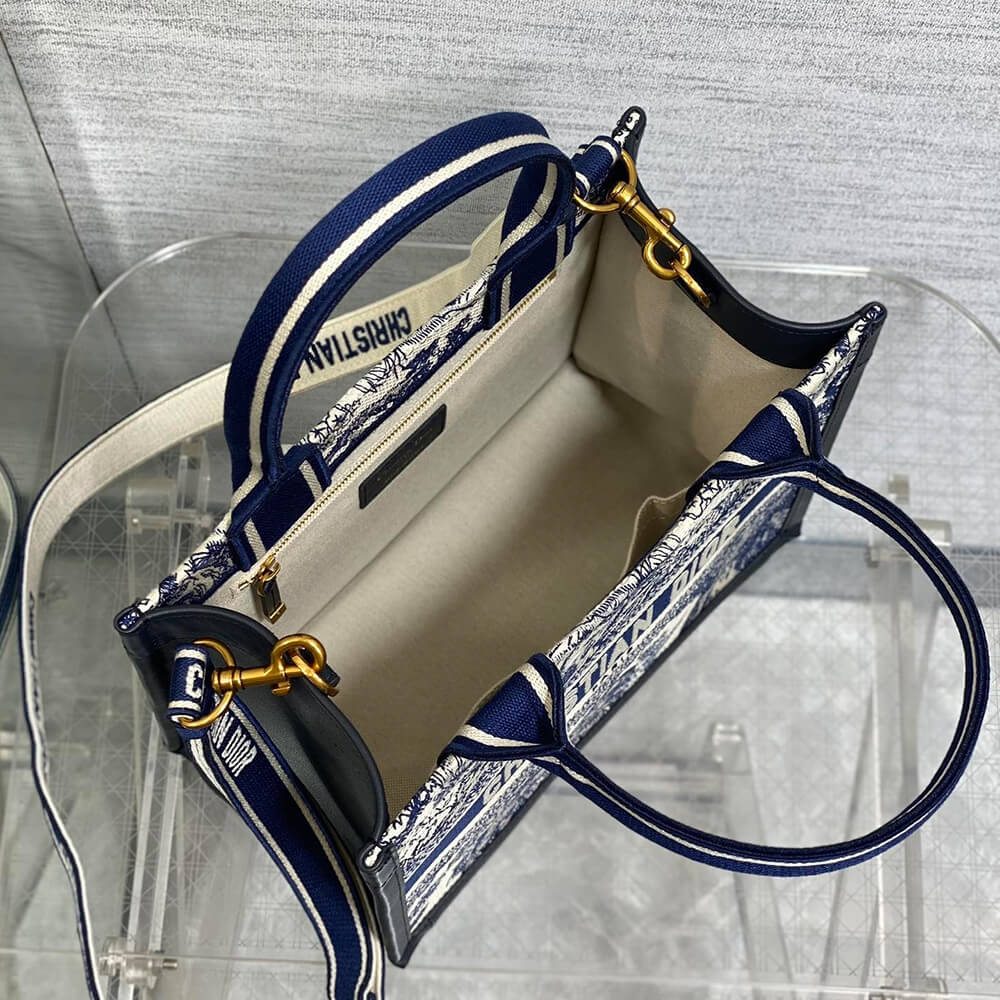 Small D10r Book Tote