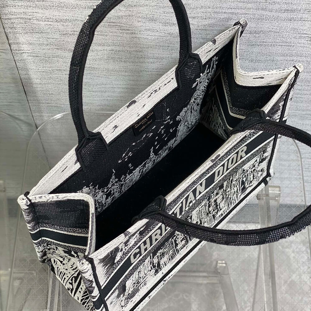 Medium D10r Book Tote