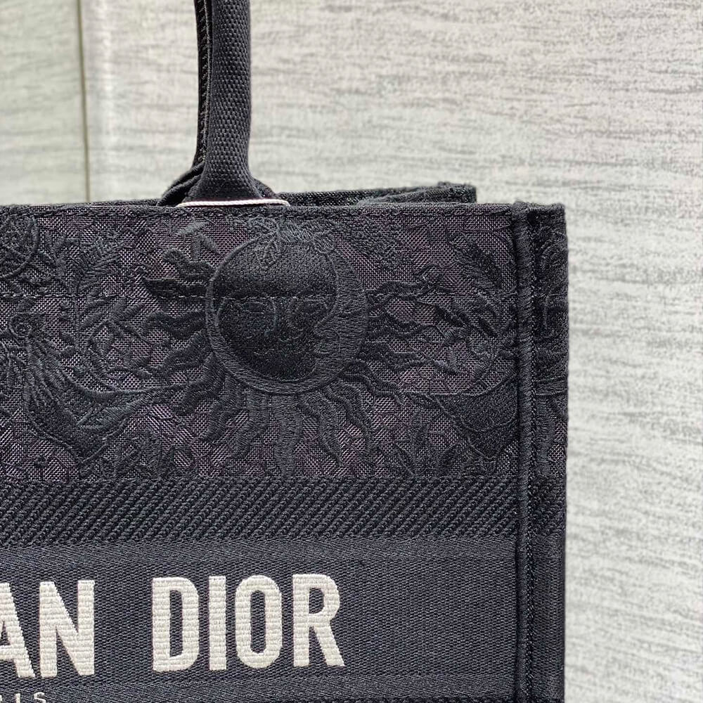 Medium D10r Book Tote