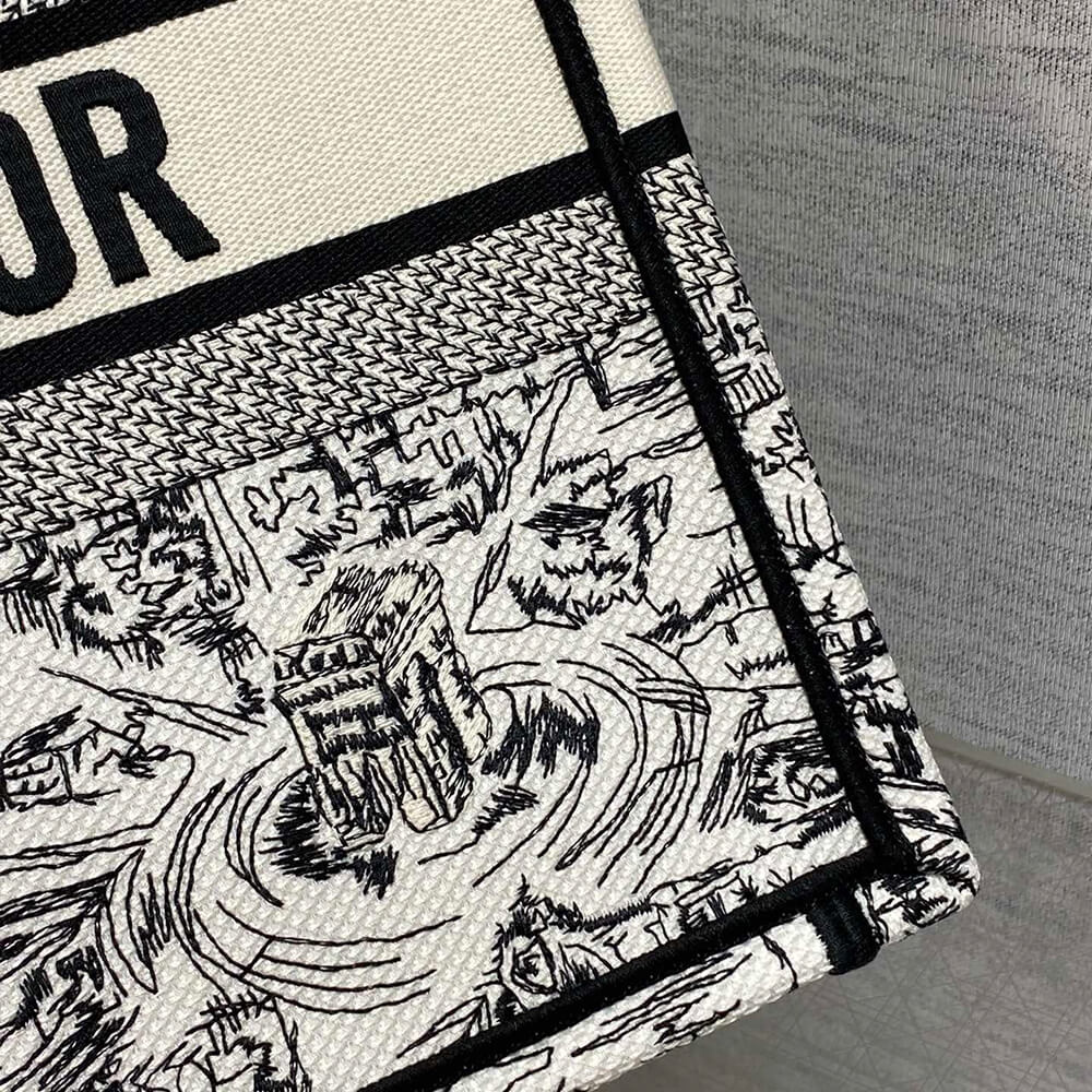 Medium D10r Book Tote