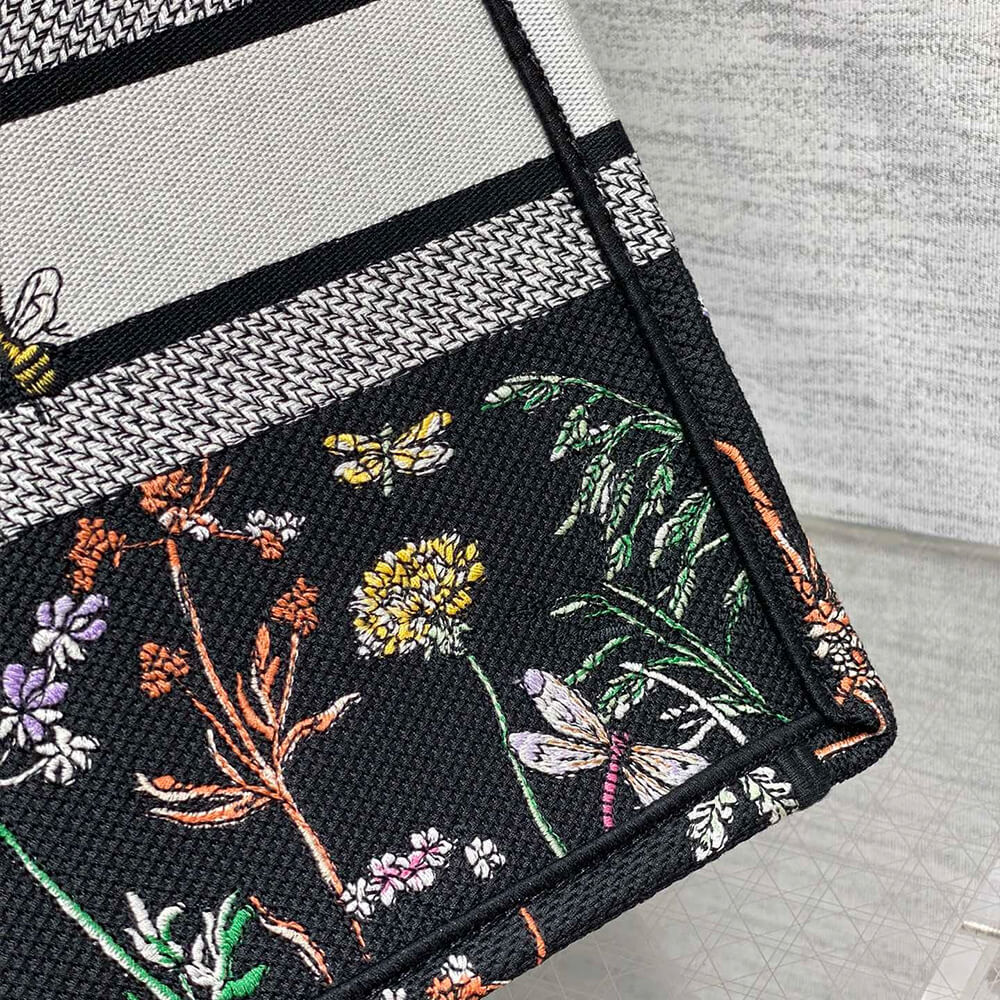 Medium D10r Book Tote