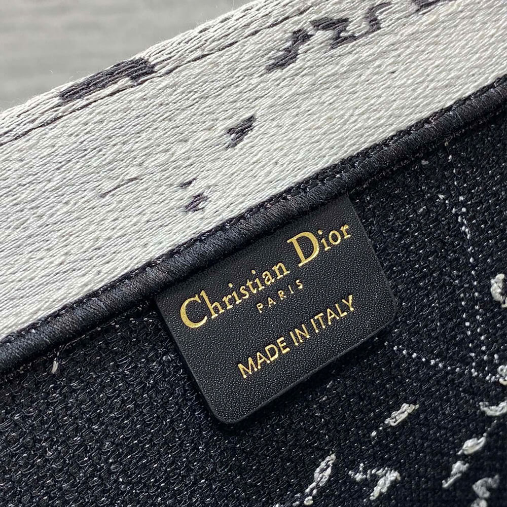 Medium D10r Book Tote