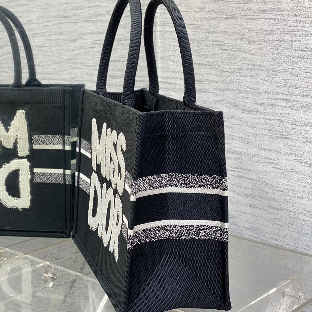 Medium D10r Book Tote