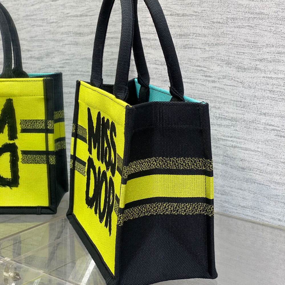 Small D10r Book Tote