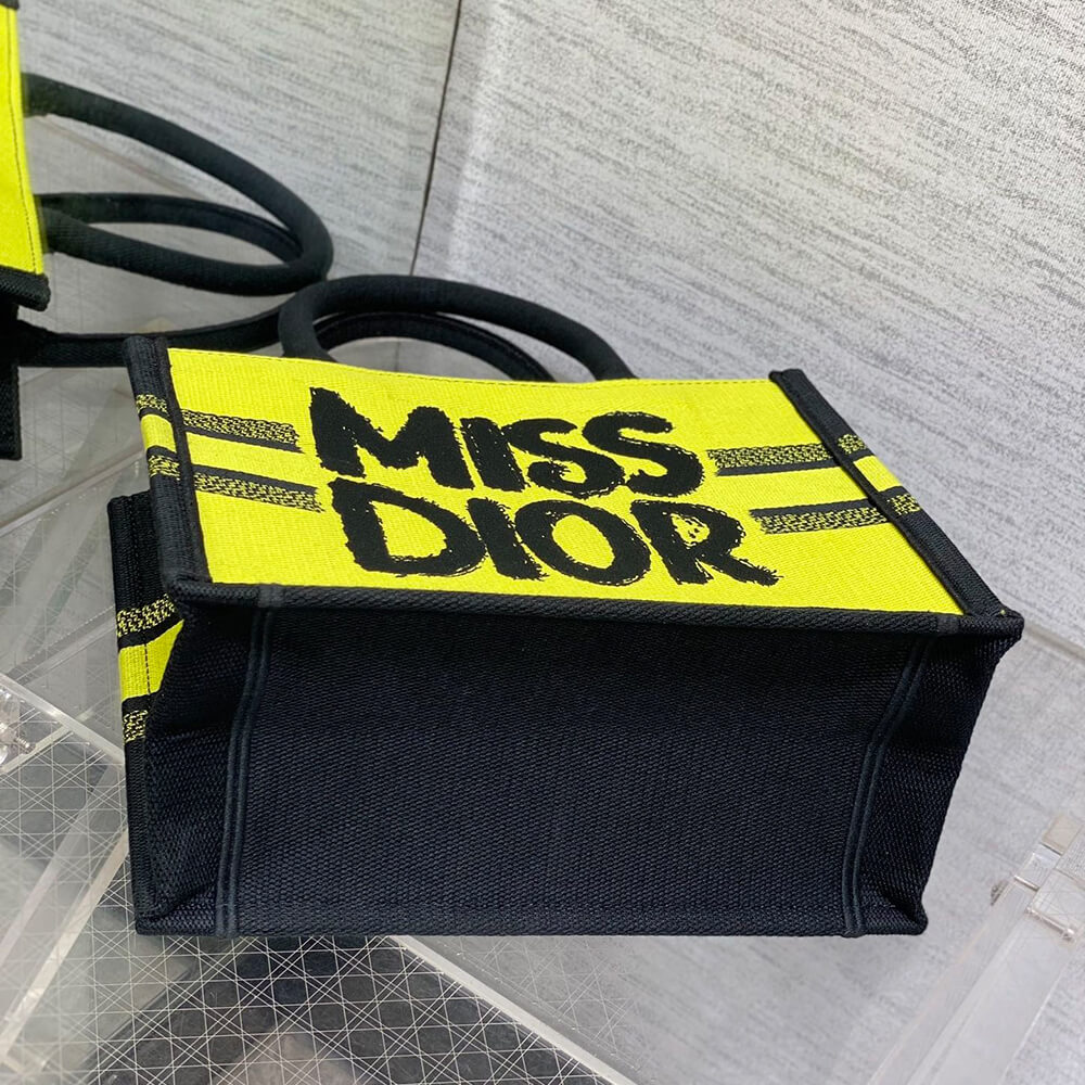 Small D10r Book Tote