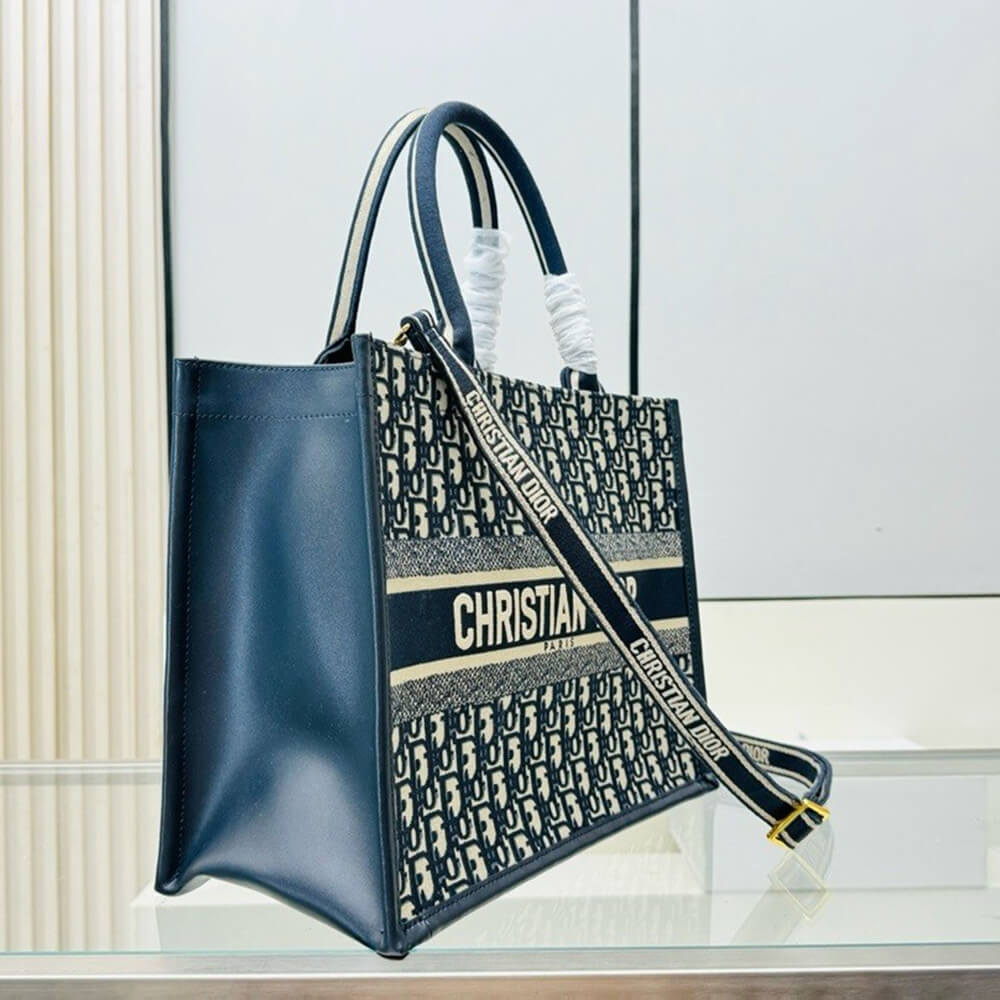Medium D10r Book Tote