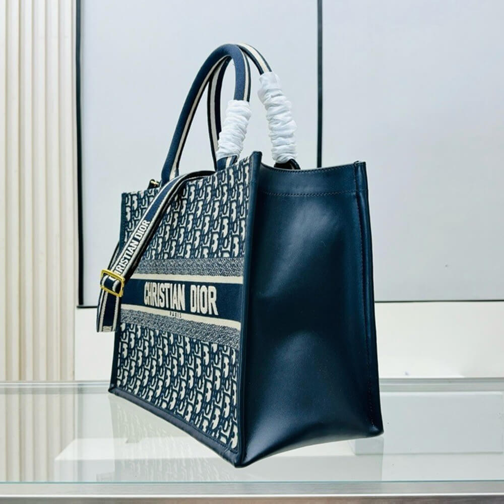 Medium D10r Book Tote