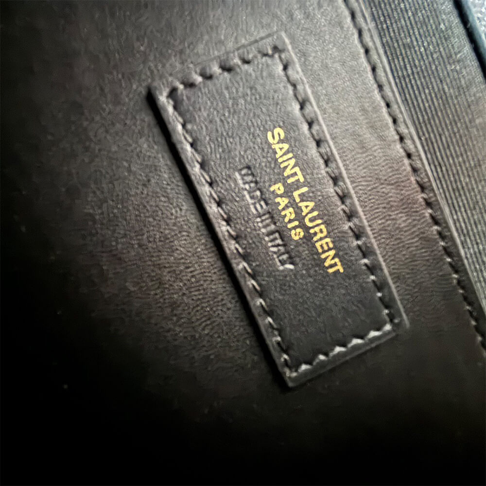 Y51 envelope medium in grained leather