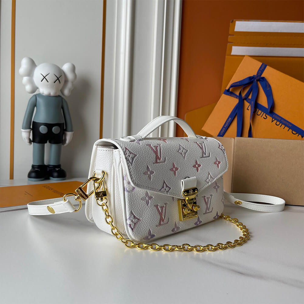 LV Pochette Mè°·tis East West