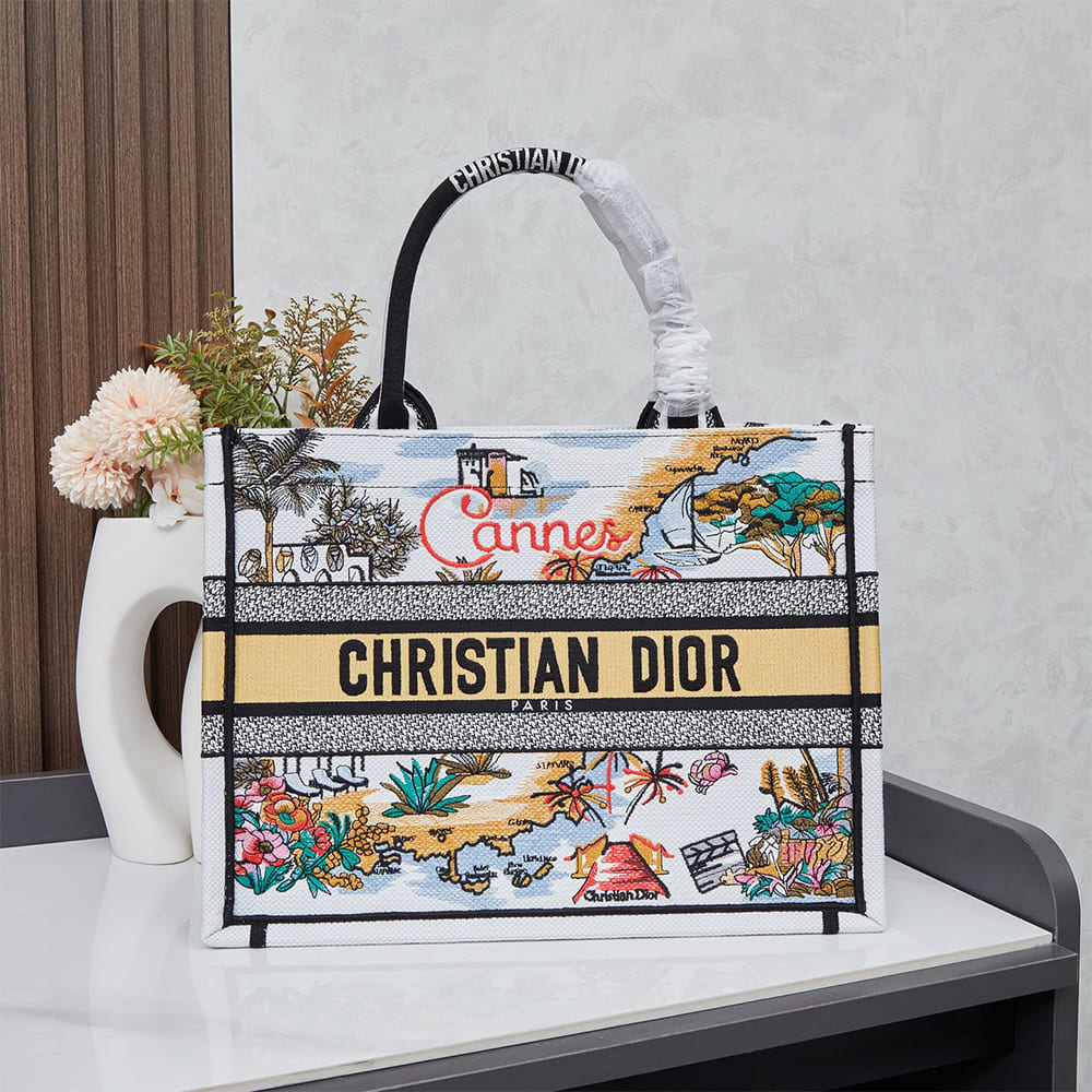 D10r Souvenir Medium D10r Book Tote