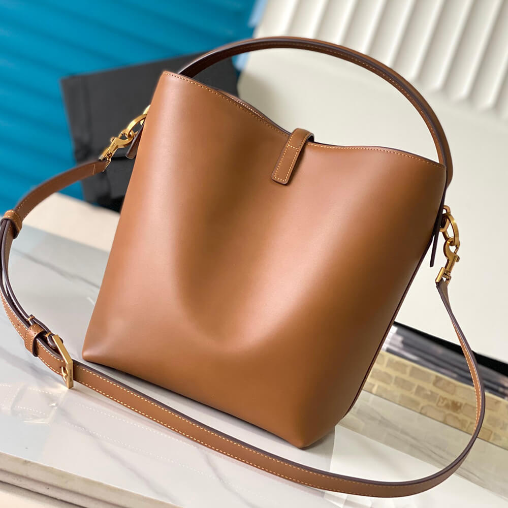 Y51 LE 37 in shiny leather