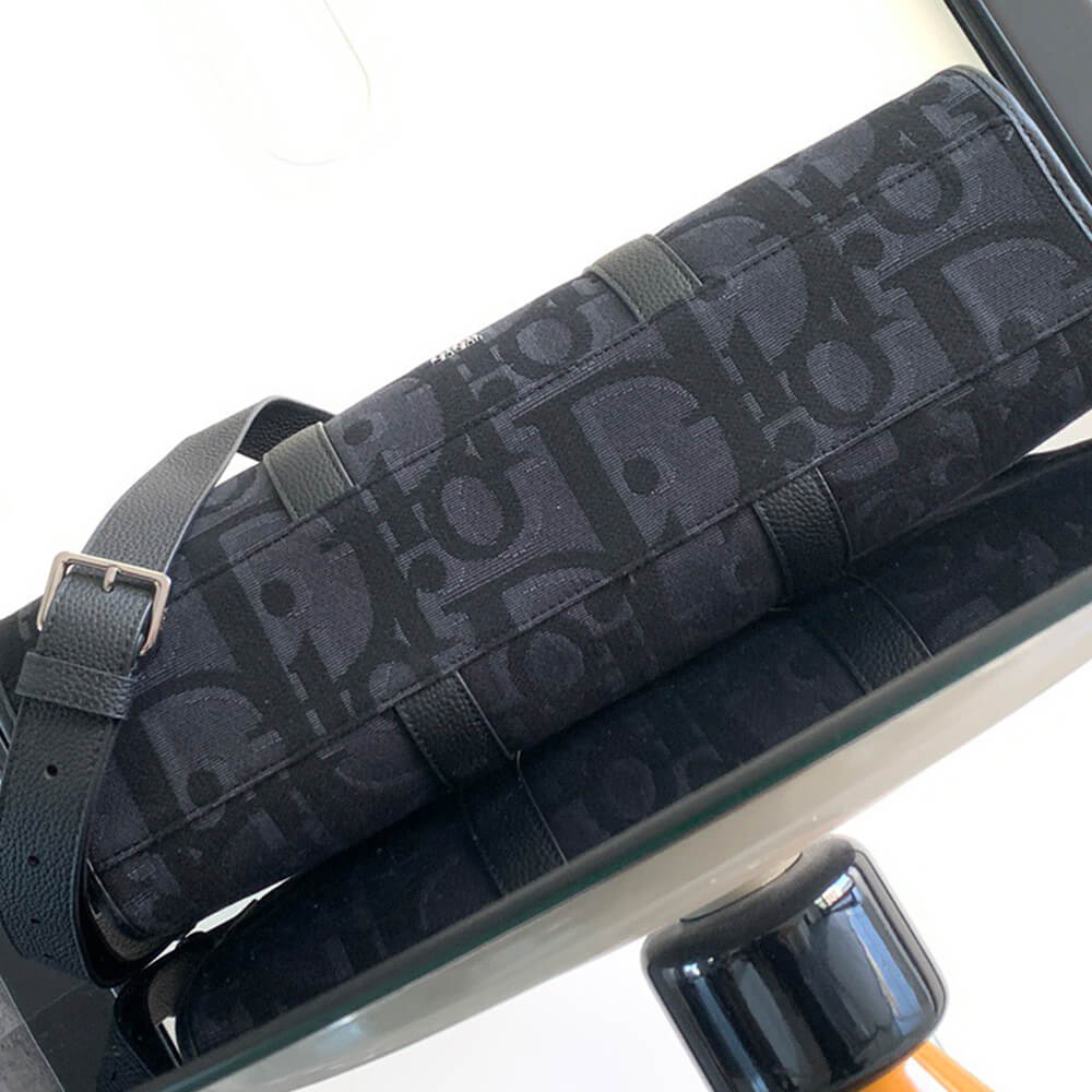 D10r East-West Tote Bag