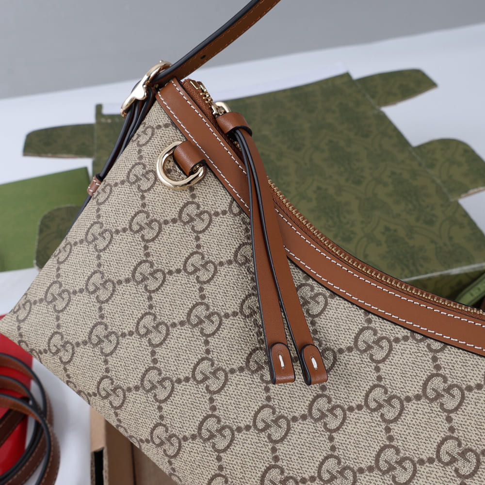 Gvc*1 GG Emblem small shoulder bag